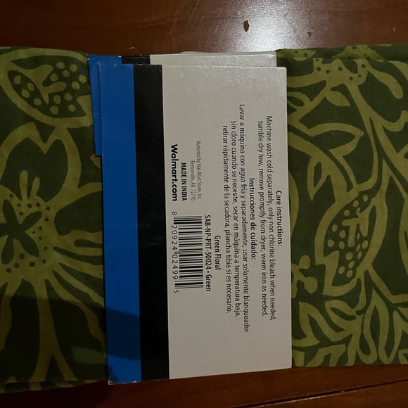 4 pier one placemats and 4 cloth napkins - Picture 5 of 8